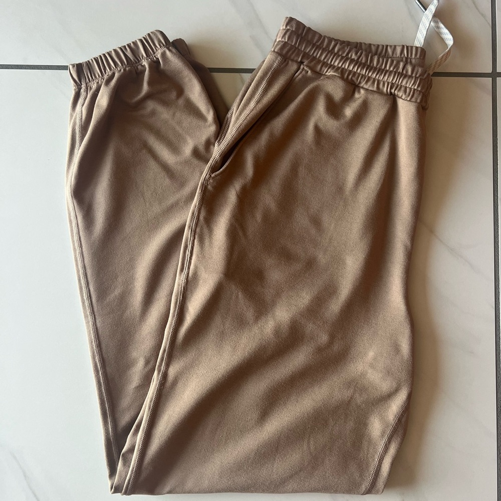 Vuori Boyfriend Jogger Small - color is Goldenrod